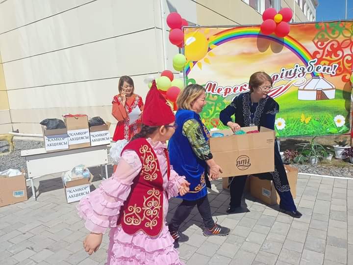 Наурыз мерекесінде "Қамқор" акциясы аясында көп балалы отбасыларына азық-түлік, киім берілді.