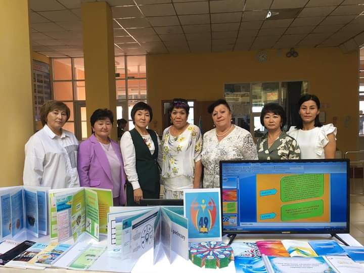 Тамыз конференциясы аясында мектебіміз гуманитарлық пәндер бағытында әдістемелік көрмеге қатысты.
