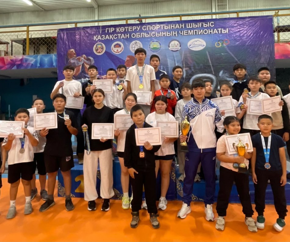 Сәлеметсіздер ме, 17-19 күні өтіп жатқан Республика күніне арналған гір спортының жұлқа көтеру түрінен барлық жастағы спортшылар арасындағы ШҚО ашық чемпионатына мектебіміздің гір көтеру командасы қатысып: